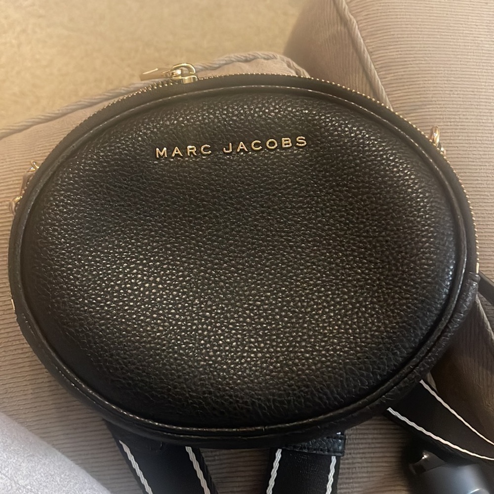Marc Jacobs round cross body